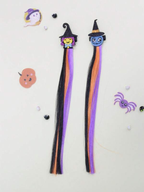 ¡Accesorio para el cabello de bruja de Halloween súper lindo! Peinado de bruja extravagante, mechones de cabello en degradado de colores vibrantes púrpura, naranja y negro, combinados con decoraciones de fantasmas, calabazas y otros adornos festivos. Ya sea para una fiesta escolar o para ir a pedir dulces, úsalo para convertirte instantáneamente en una adorable brujita.