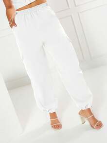 Calça Cargo Feminina com Perna Larga Bolso com Abas Cordão na Cintura