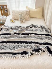 1 pieza Manta de tiro con patrón de rayas de dos colores, cálida, suave y cómoda, decorada con flecos, adecuada para la decoración del hogar, la cama, el sofá, la oficina, la habitación, el dormitorio, lavable a máquina, adecuada para primavera, otoño y verano - Negro - Ver 4