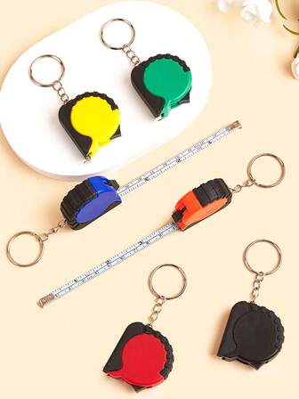 1 st mini utdragbart måttbandsnyckelring, bärbart ficklinjalhänge, bilnyckelring, nyckelringstillbehör, mini måttbandsnyckelring för fars dag-pappa, lämplig för pappafest, användbar för arkitekturdesign, möbelmätning, inredning, hantverk, halloweentillbehör, lärarens dag, julklappsidé, med ID-korthållare, biltillbehör, väskhänge