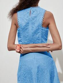 1 pieza Blusa corta sin mangas con bordado floral hueco vintage, patrón floral aleatorio - Azul - Ver 8