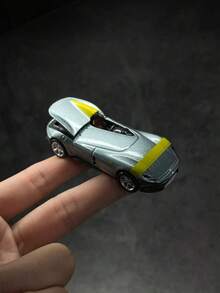 Burago 1 Stück Miniatur Legierung  SP1 Simulationsmodell Auto, reibungslos rollend mit Federung, öffnbare Heckklappe, Gummireifen, realistisches Sammlerstück, Dekoration für Zuhause oder Auto, Geschenk für Freund, Halloween, Weihnachten, Geburtstag