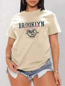 Playera camiseta curvy basica estampada grafica dama mujer manga corta cuello redondo estampado ciudad ciudades brooklyn ny nueva york college colegial escuelas universidades back to school urbana aesthetic regular casual comoda fresca ligera suave moderna juvenil romantica bohemia salida casa diario dia playa calor primavera verano otoño - Crema - Ver 1