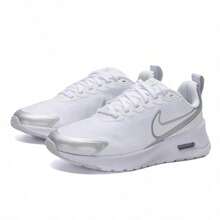 Nike Air Max Nuaxis 女式运动鞋 Cusal Campus 鞋休闲软底系带低帮皮革运动舒适防滑户外运动鞋 HF1233-101 - 白色/純鉑金/金屬色 - 查看 3