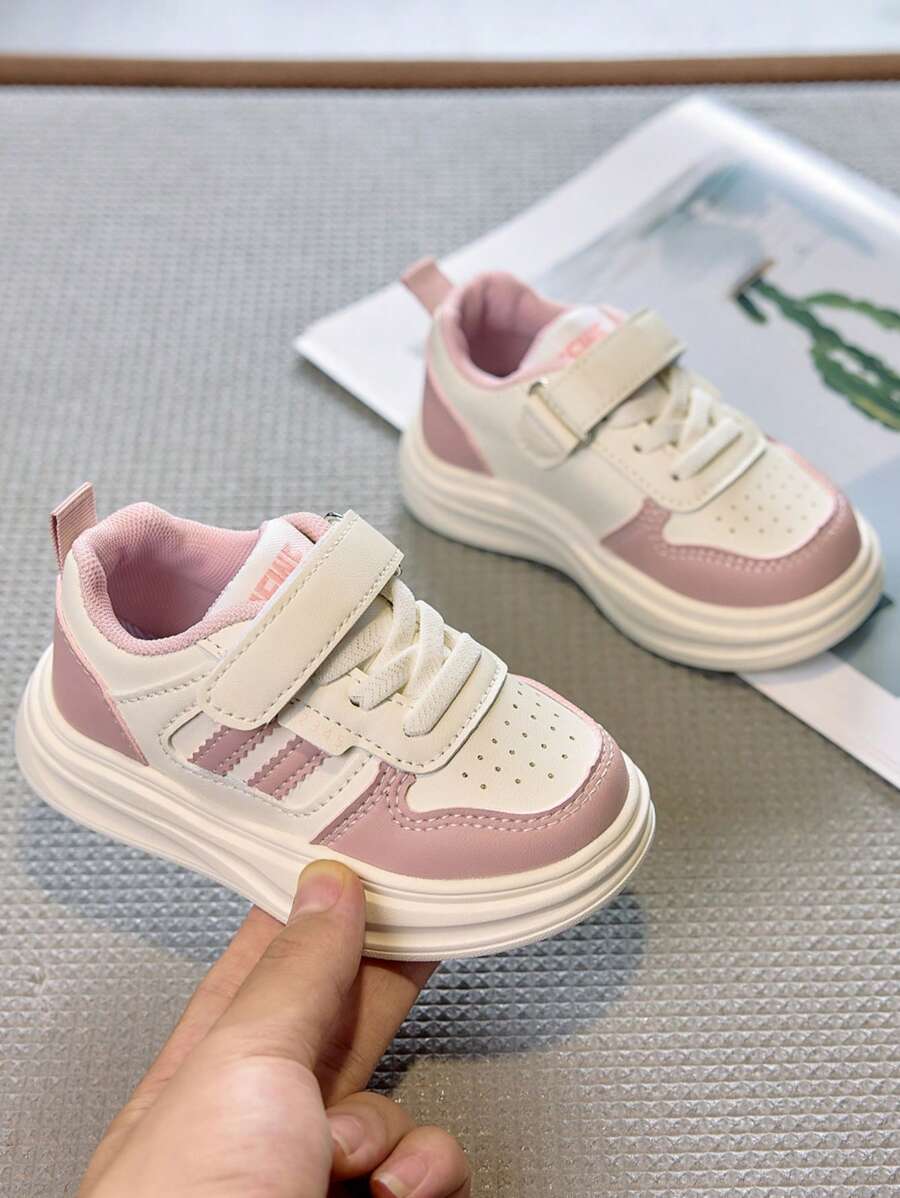 1 Pair All-Season Baby Sports Shoes, Fashion & Versatile, Suitable For Various Children's Outfits And Occasions. Good Wrapping Fit, Breathable Holes Design Helps Air Circulation To Prevent Sweaty Feet.