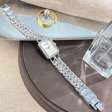 Armbanduhr für Frauen, europäischer und amerikanischer rechteckiger Armband-Stil, Luxus Doppelreihen-Kette, Quarz-Damenuhr