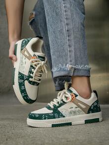 (Mărimea este mică) Pantofi sport casual eleganți pentru bărbați, cu imprimeu graffiti aleatoriu, cu șireturi, versatili, model patchwork, pentru cupluri