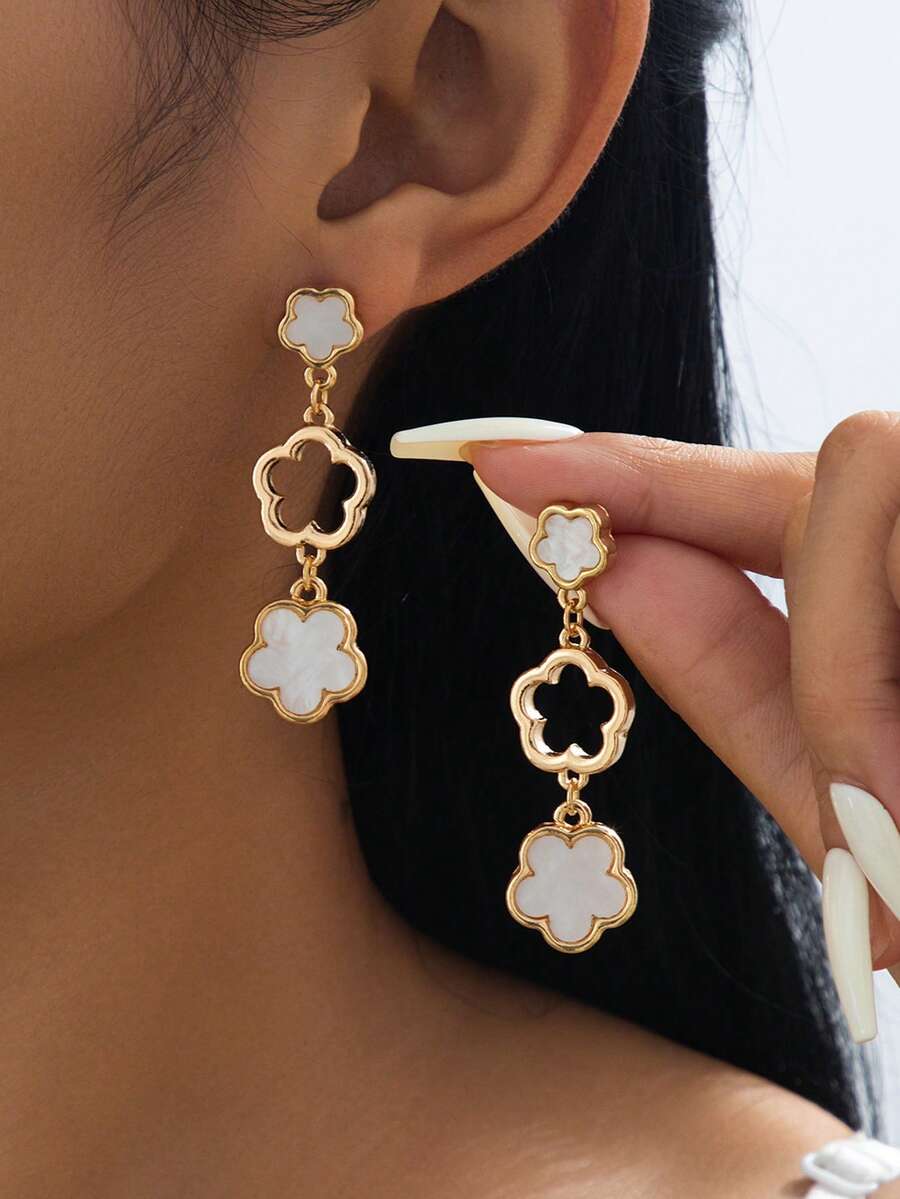 1 Pair Retro Versatile Classic Elegant Hollow White Lucky Clover Pendant Earrings For Women - White - View 1