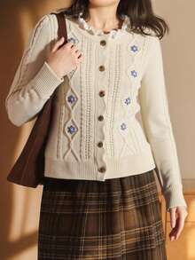 秋季女装，Cottagecore 刺绣粗针织粗线针织开衫，蕾丝花边领口，木质纽扣，宽松版型 Grandma-Core 毛衣开衫，2025 秋季女款乡村针织开衫 - 彩色 - 查看 3