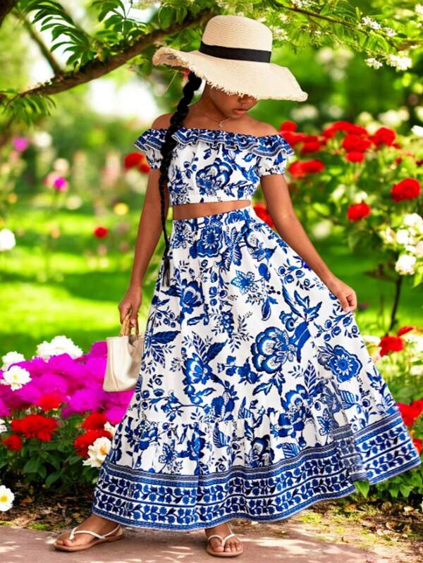 Conjunto feminino de duas peças Saia e Top com estampa floral boho com acabamento de babados, ombro de fora e saia maxi