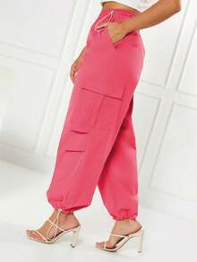 Calça Cargo Feminina com Perna Larga Bolso com Abas Cordão na Cintura