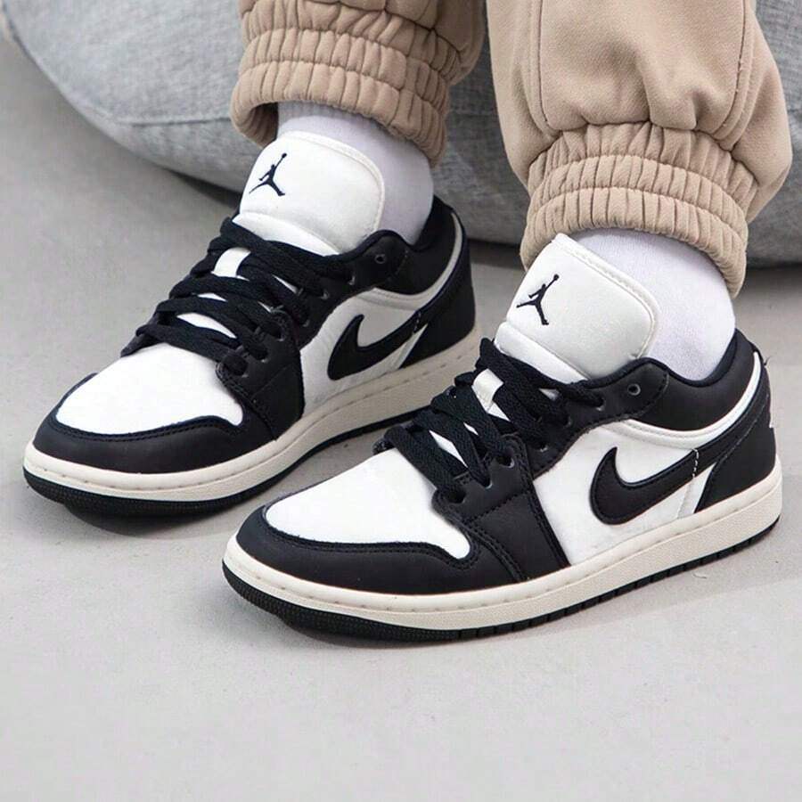 Nike Jordan 1 Low SE Vintage Panda 女款帆布运动鞋，帆布面料，黑色，摔纹皮革，经典款 FB9893-101 - 黑白 - 查看 1