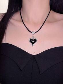 Dây chuyền da hình trái tim gai đỏ phong cách Gothic cổ điển, dây chuyền choker thánh giá tối màu phóng đại cho lễ Halloween - Trái tim - Xem 3