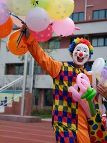 Halloween Weihnachten Outdoor Party Event Erwachsenen Clown Kostüm Bühnen-Make-up Ball Performance Kostüm Männer und Frauen Kleidung Set, verschiedene Stile des fröhlichen Clown Kostüms, Erwachsenen lustiges Rollenspiel Clown Set, nur Kleidung, keine Requisiten Bunte Perücken/Masken/Handschuhe/Schuhe