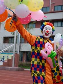 Halloween Weihnachten Outdoor Party Event Erwachsenen Clown Kostüm Bühnen-Make-up Ball Performance Kostüm Männer und Frauen Kleidung Set, verschiedene Stile des fröhlichen Clown Kostüms, Erwachsenen lustiges Rollenspiel Clown Set, nur Kleidung, keine Requisiten Bunte Perücken/Masken/Handschuhe/Schuhe