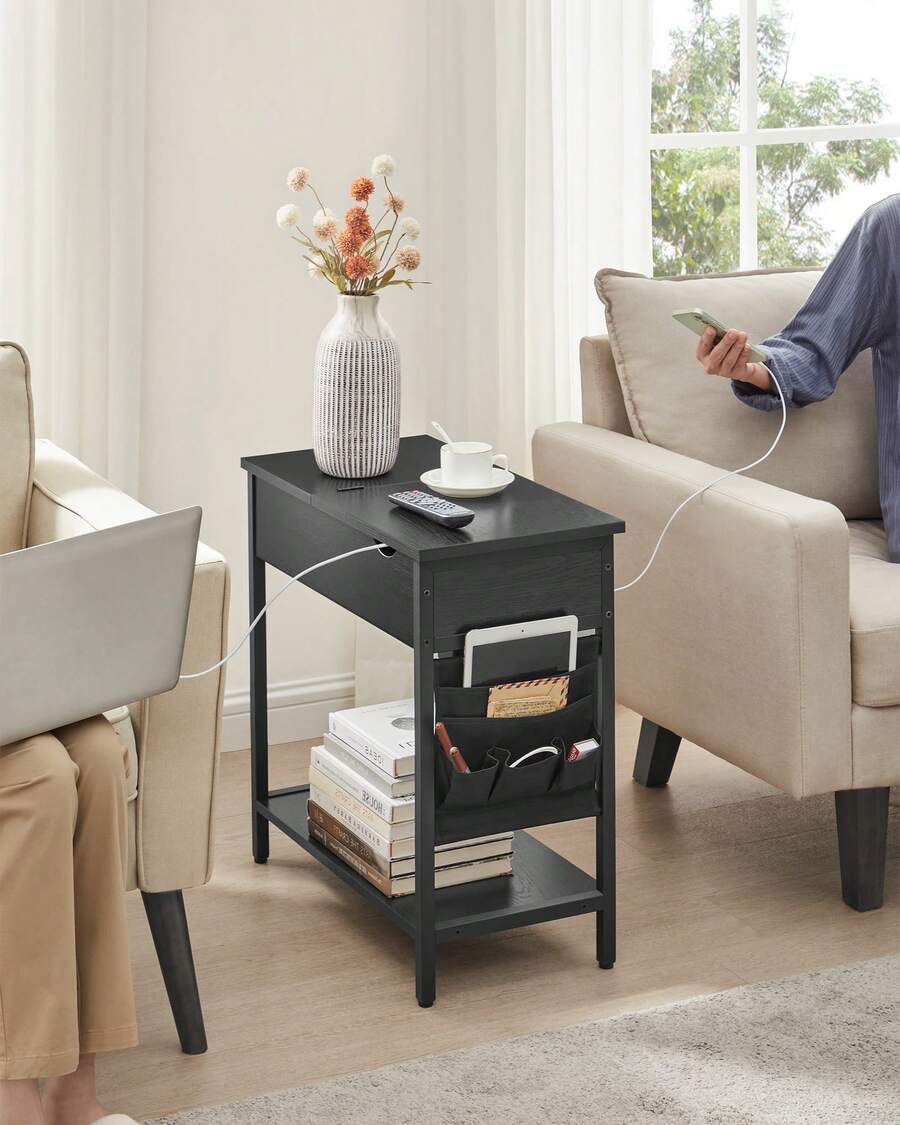 VASAGLE Mesa Auxiliar con Multienchufe, Mesa Lateral Estrecha con Puertos USB, Sacos, Mesita de Noche, para SalÓn, Dormitorio, Color Negro con Grano de Madera - Negro - Ver 1