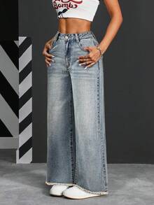 Eleganckie, szerokie, damskie jeansy z denimu w jednolitym kolorze, z kieszenią na zamek i guzikiem - Jasny jeans - Zobacz 2