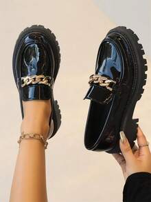 Mocassini in pelle lucida con catena decorativa in metallo, stile britannico, suola spessa, scarpe casual nere morbide e scivolanti, versatili e comode, di moda - nero - Visualizzare 12