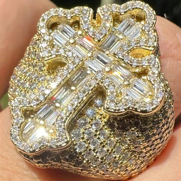 1pc Carved Cross Fully Paved Cubic Zirconia 18K Gold Plated Luxury Hip Hop Ring, Suitable For Men's Daily Wear
