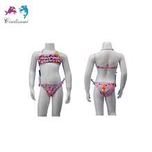 Conjunto de traje de baño de dos piezas para niñas de 6 a 12 años, diseño de cuello halter con cordones, ideal para la playa de verano. Tiene patrones de motas y detalles tridimensionales de conchas. Tela suave, estilo casual para vacaciones. Hace a las niñas bonitas, hermosas y cómodas. - Rosa - Ver 3
