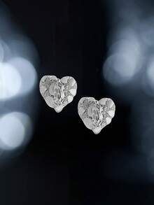 Um Par de Brincos Assimétricos em Formato de Coração Nugget da KRKC & Co, com um Toque de Moda Retrô Versátil e Sofisticado, Brincos de 11mm Adequados para Uso Diário, Presentes de Casamento, Simples e Confortáveis para Mulheres, Acessórios de Joalheria Unissex