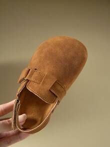 2025年秋季新款儿童平底鞋，圆头经典时尚钩环设计 - 棕色 - 查看 9