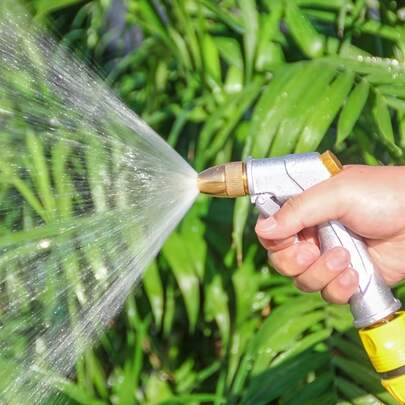 [Golden Metal Water Gun Spray] A Garden Hose Spray Gun With A Full Copper Nozzle, A 100% Heavy-Duty Golden Metal Water Gun, High-Pressure Nozzle, Used For Watering Plants, Cleaning, Washing Cars, And Pet Showers.