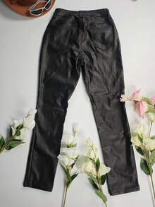 Pantalones pitillo de cintura media de cuero sintético para mujer con bolsillos en diagonal, una elección perfecta para los atuendos navideños.