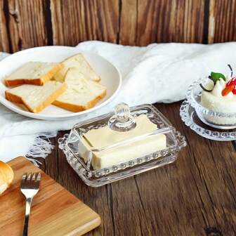 一套带玻璃盖的欧式蛋糕托盘、甜点面包展示盘、带方形玻璃防尘罩的黄油盘、珠宝收纳盒和珍珠奶酪盒。