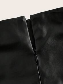 褶裥开衩纯色PU皮革高开衩半身裙，适合日常穿着、生日派对、下午茶、旅行、机场出行，以及春秋季节。