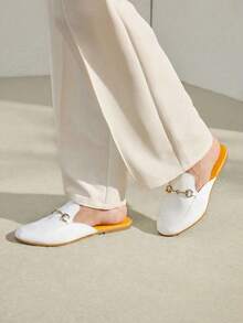 Mulas planas del dedo del pie del punto de la decoración del Horsebit, zapatos planos de las mujeres de moda - Blanco - Ver 2