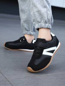 1 Pair Unisex Lightweight Casual Sports Shoes, Soft Sole, With Laces, Easy To Wear And Take Off, Suitable For Spring And Autumn. New Fashion Casual Sports Shoes, Suitable For Boys, Girls, Children, Versatile Shoe Style. Children's Breathable Casual Sports Shoes, Boys And Girls Sports Training Shoes. - Black and White - View 5