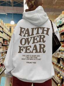 女士冬季 FAITH OVER FEAR 口号图案长袖抽绳连帽衫，带口袋，休闲宽松百搭假日风格上衣，时尚冬季女装，适合日常穿着 - 白色 - 查看 1