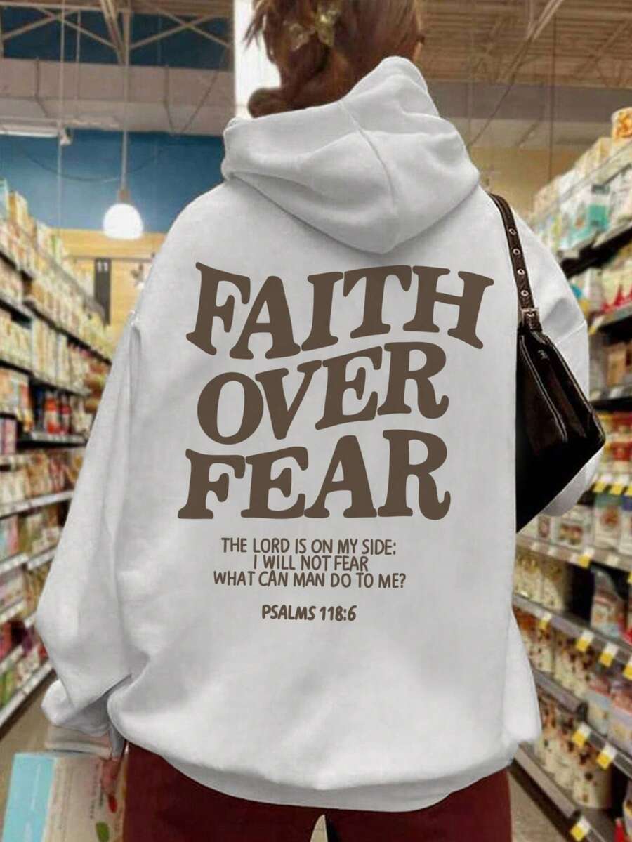 女士冬季 FAITH OVER FEAR 口号图案长袖抽绳连帽衫，带口袋，休闲宽松百搭假日风格上衣，时尚冬季女装，适合日常穿着 - 白色 - 查看 1