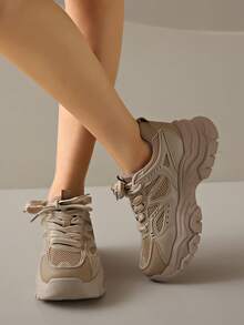 新款女式厚底运动鞋，网眼面料，休闲圆头系带户外厚底运动鞋，米色/卡其色，适合小码，中国尺码 - 卡其色 - 查看 3