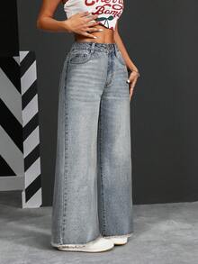 Eleganckie, szerokie, damskie jeansy z denimu w jednolitym kolorze, z kieszenią na zamek i guzikiem - Jasny jeans - Zobacz 6