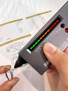 1枚精美华丽六爪镶嵌0.5克拉莫桑石戒指，925纯银材质，适合作为订婚礼物、妻子礼物或新娘精美珠宝。 - 六爪莫桑環-0.5ct - 查看 6