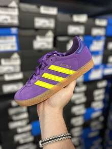 Adidas Gazelle Kids Sneakers, Comfortable Kids Shoe With Gum Bottom, Stylish Easy Lace Up Kids Sneaker For Daily Wear, JP7131 - Tím năng động / Vàng năng lượng mặt trời / Tím đại học - Xem 4