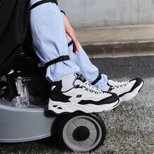 Skechers 女士厚底熊猫运动鞋，休闲运动鞋 - 黑與白 - 查看 3