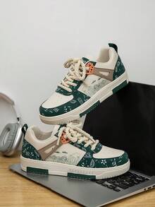 (Mărimea este mică) Pantofi sport casual eleganți pentru bărbați, cu imprimeu graffiti aleatoriu, cu șireturi, versatili, model patchwork, pentru cupluri