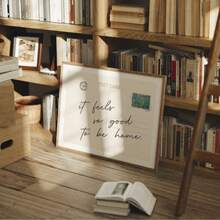 Tranh treo tường bằng vải canvas theo phong cách bưu thiếp cổ điển "Nhà là nơi ấm áp nhất", sử dụng kỹ thuật in ấn thẩm mỹ, phù hợp để trang trí phòng ngủ, phòng khách hoặc ký túc xá sinh viên, cũng là một món quà tuyệt vời dành cho phái nữ. Có thể chọn có khung hoặc không khung. - Nhiều màu - Xem 5