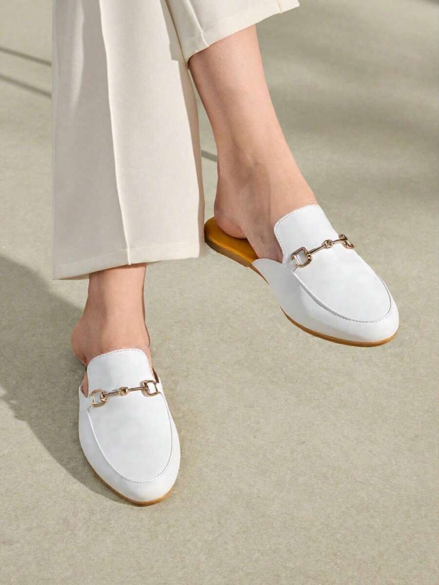 Mulas planas del dedo del pie del punto de la decoración del Horsebit, zapatos planos de las mujeres de moda - Blanco - Ver 1