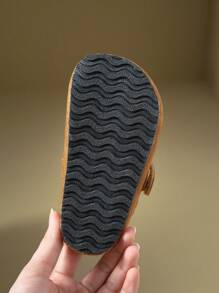 2025年秋季新款儿童平底鞋，圆头经典时尚钩环设计 - 棕色 - 查看 10