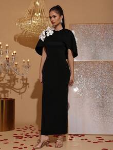 Nouvelle robe cape élégante à manches longues avec décor floral 3D en contraste noir et blanc. Robe de soirée gracieuse pour invités de mariage, demoiselles d'honneur, soirées et occasions formelles - Noir - Voir 5