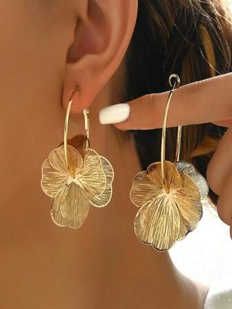 New Light Luxury High-End Golden Flower Earrings Fashionable Niche Exaggerated Earrings Sweet Temperament Earrings