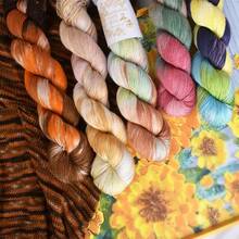 2 set da 100g di filo di pizzo tinto a mano con colori sfumati in lyocell per sciarpe fatte a mano, decorazioni per bambole, ecc.