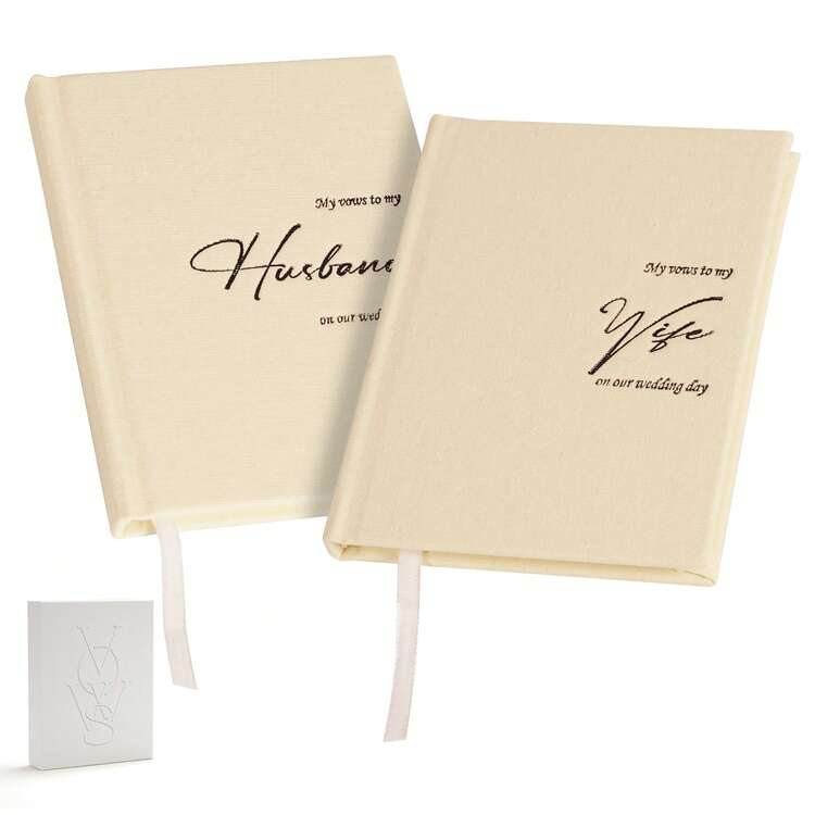 Libros de votos de boda para él y ella, set de 2 cuadernos con tapa dura de lino para la novia y el novio con marcador, páginas rayadas, para la ceremonia y renovación, incluye caja de regalo elegante para guardar los votos - Lino color crema - Añade 3