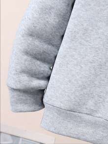 幼儿汽车印花保暖连帽衫和裤子套装