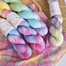 2 set da 100g di filo di pizzo tinto a mano con colori sfumati in lyocell per sciarpe fatte a mano, decorazioni per bambole, ecc.