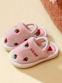 1 Coppia di pantofole alla moda e carine con ricamo a fragola, antiscivolo e calde, adatte per i bambini. Pantofole di peluche per bambini, calde per i ragazzi, antiscivolo per interni in inverno, carine per le ragazze, nuove pantofole di peluche per neonati con cartoni animati, regalo di Natale, regalo di Ognissanti, pantofole di peluche per neonati con cartoni animati, regali di Natale, regali di Ognissanti, un must per Natale, un Natale caldo, un must per Ognissanti